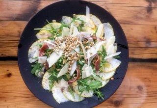 Carpaccio mit Zitronatzitrone, Sardellen & Rucola