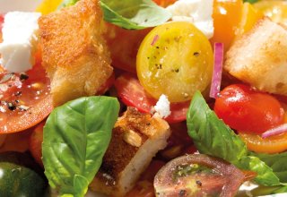 Tomate- Brot-Salat mit Feta Käse