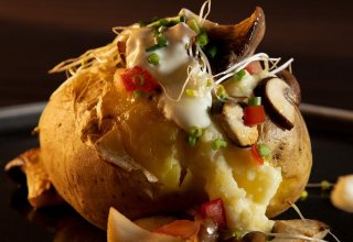 Kumpir - Ofenkartoffel mit bunter Füllung