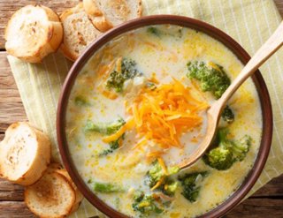 Brokkoli-Cheddar-Suppe