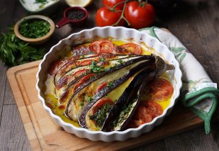 Gebackene Aubergine mit Zitronen-Dip